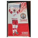 Steve Yzerman 2002 Stanley Cup Figure Detroit Red Wings Hockey
