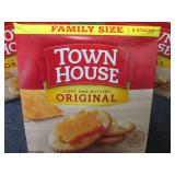 3- 20.7 oz Town House Original Crac...