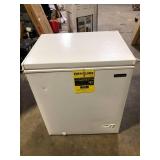Magic Chef 5.0 cu. ft. Chest Freezer in White   Customer Returns See Pictures