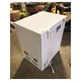 Magic Chef 5.0 cu. ft. Chest Freezer in White   Customer Returns See Pictures