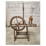 Vintage Wooden Spinning Wheel - Decorative Antique