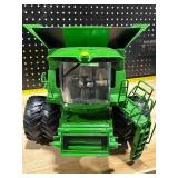 John Deere S670 Combine