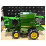 John Deere S670 Combine