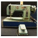 VINTAGE DE LUXE SEWING MACHINE
