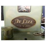 VINTAGE DE LUXE SEWING MACHINE