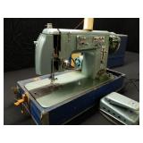 VINTAGE DE LUXE SEWING MACHINE