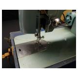 VINTAGE DE LUXE SEWING MACHINE