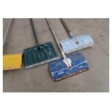 5 SNOW SHOVELS