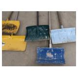 5 SNOW SHOVELS