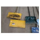 5 SNOW SHOVELS