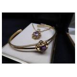 AMETHYST NECKLACE AND BRACELET.