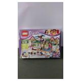 LEGO Friends Heartlake City Pool Set 41008 - 423 Pieces