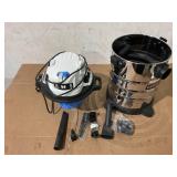 HART 6 Gallon 5 Peak HP Stainless Steel Wet/Dry Vacuum with Bonus Car Cleaning Kit