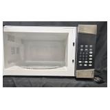 Oster Microwave Oven with Stainless Steel Front - 900 Watts