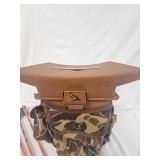 Wood arrows and Woodsman Hunting Seat