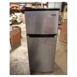 Magic Chef 18.5 in. W, 4.5 cu. ft. 2-Door Mini Refrigerator, with Freezer in Platinum Steel Customer Return See all Pictures