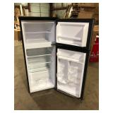 Magic Chef 18.5 in. W, 4.5 cu. ft. 2-Door Mini Refrigerator, with Freezer in Platinum Steel Customer Return See all Pictures