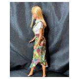 VINTAGE BENDABLE LEG BARBIE 1966 WITH OUTFIT
