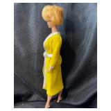 VINTAGE BLONDE BUBBBLE CUT BARBIE WITH OUTFIT