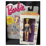 LOT OF TWO 1995 BARBIE FIGURE KEYCHAINS IN PACKAGE