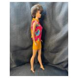 VINTAGE BRUNETTE BUBBLE CUT BARBIE WITH OUTFIT