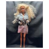 1988 FEELING FUN BARBIE WITH OUTFIT AND BENDABLE LEGS