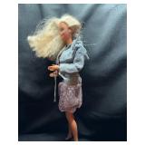 1988 FEELING FUN BARBIE WITH OUTFIT AND BENDABLE LEGS