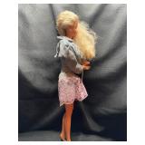 1988 FEELING FUN BARBIE WITH OUTFIT AND BENDABLE LEGS