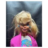 1993 CAMP FUN BARBIE WITH OUTFIT AND BENDABLE LEGS