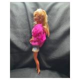 1993 CAMP FUN BARBIE WITH OUTFIT AND BENDABLE LEGS