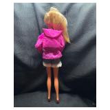 1993 CAMP FUN BARBIE WITH OUTFIT AND BENDABLE LEGS