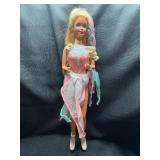 1990 ICE CAPADES BARBIE WITH OUTFIT AND BENDABLE LEGS