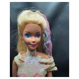 1990 ICE CAPADES BARBIE WITH OUTFIT AND BENDABLE LEGS