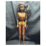 1992 AFRICAN AMERICAN GLITTER BEACH BARBIE WITH OUTFIT AND BENDABLE LEGS