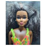 1992 AFRICAN AMERICAN GLITTER BEACH BARBIE WITH OUTFIT AND BENDABLE LEGS