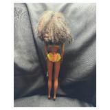 1992 AFRICAN AMERICAN GLITTER BEACH BARBIE WITH OUTFIT AND BENDABLE LEGS