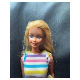 1985 TROPICAL BARBIE WITH OUTFIT AND BENDABLE LEGS