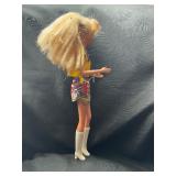 1988 JAZZIE TEEN LOOKS WORKOUT BARBIE WITH OUTFIT AND BENDABLE LEGS