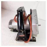 Black & Decker U-131 7 1/4" Circular Saw Corded Extra Blades Metal Case Great Condition