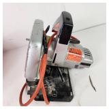 Black & Decker U-131 7 1/4" Circular Saw Corded Extra Blades Metal Case Great Condition