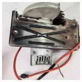 Black & Decker U-131 7 1/4" Circular Saw Corded Extra Blades Metal Case Great Condition