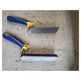 2 trowels