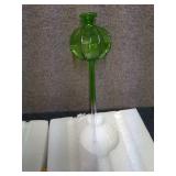 zz1 - Set of 3 Green Decorative Garden Stakes with Glass Globes