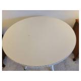 Antique Round White Wicker Ocassional Table