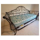 Scolling Iron Frame Trundle Day Bed