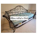 Scolling Iron Frame Trundle Day Bed
