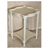 Chic White Turtle Top Pie Crusted Table