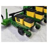 John Deere MaxEmerge Plus 1700 Planter Model Toy