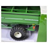 ERTL J&M Grain Cart Model 875, 1/32 Scale