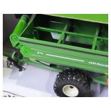 ERTL J&M Grain Cart Model 875, 1/32 Scale